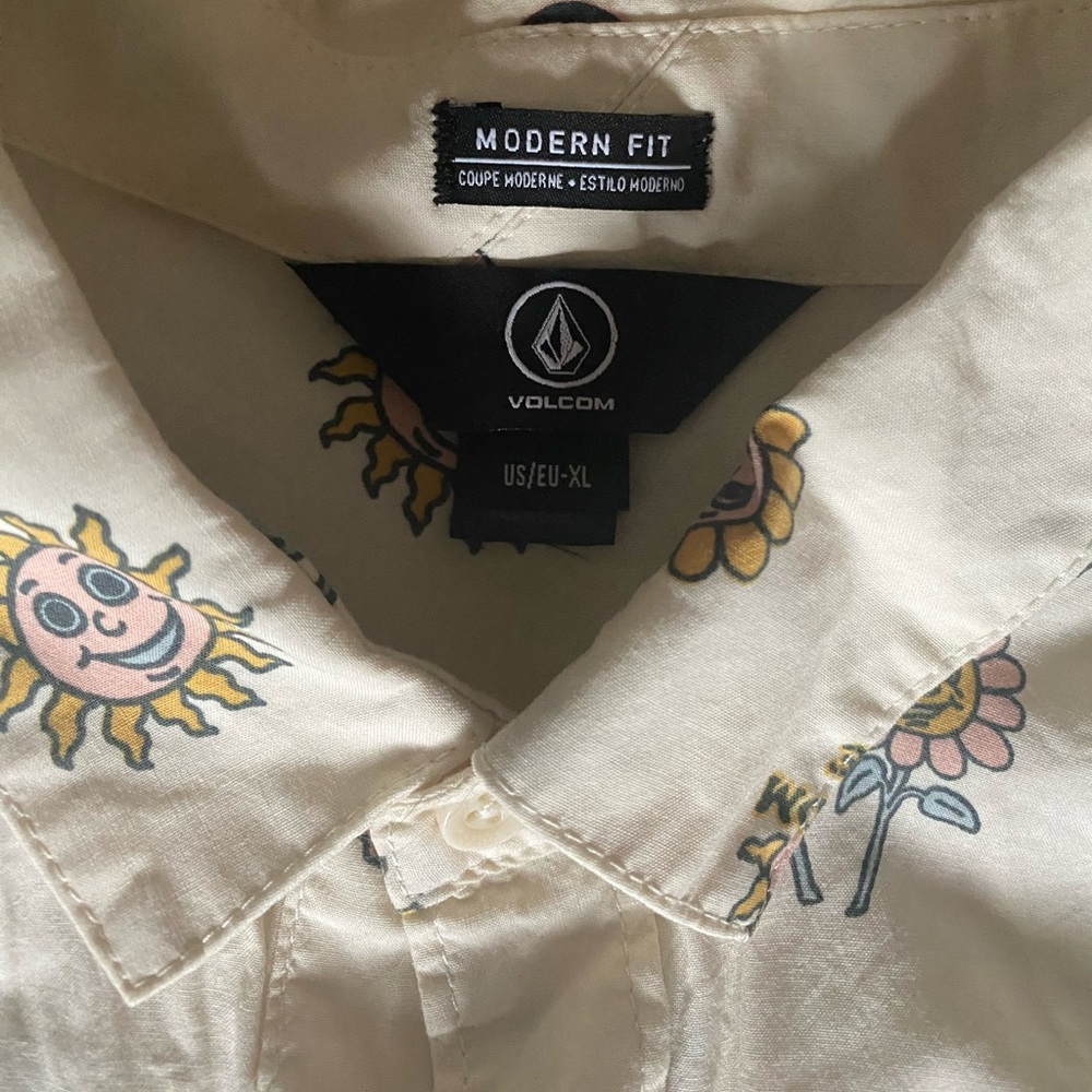 Volcom Men’s XL Button-Up Shirt